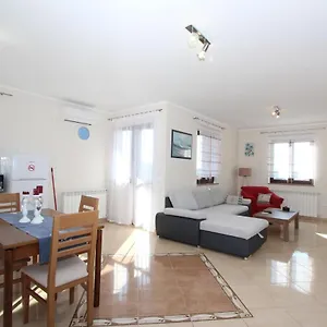Apartment Dado, Sorici