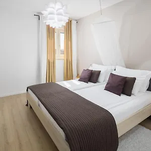 Villa Family Vacation, Žbandaj