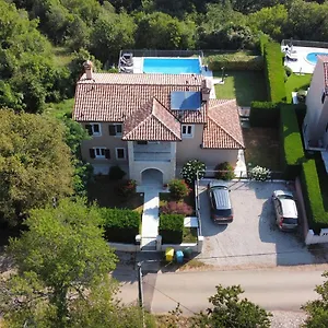 Villa Marion, Santalezi